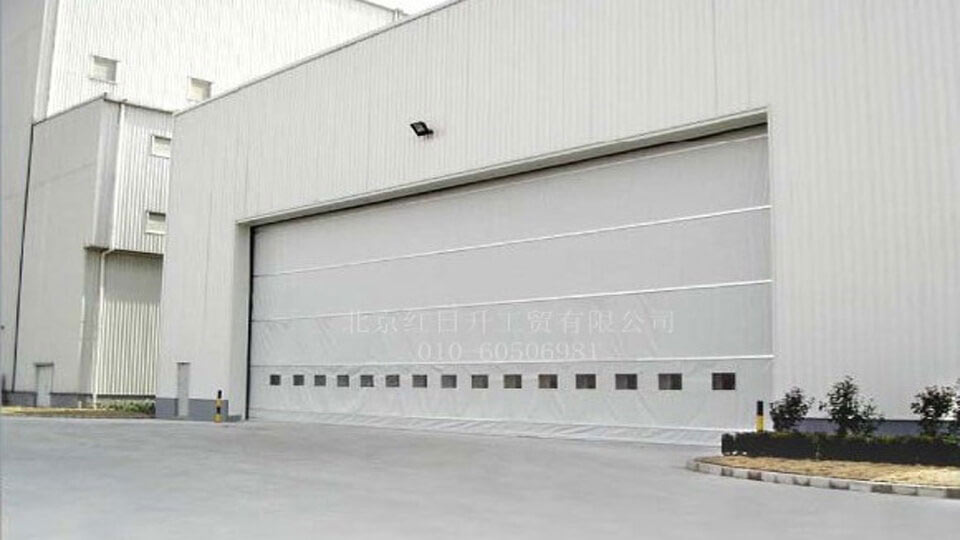 Flexible Lifting Hangar Door